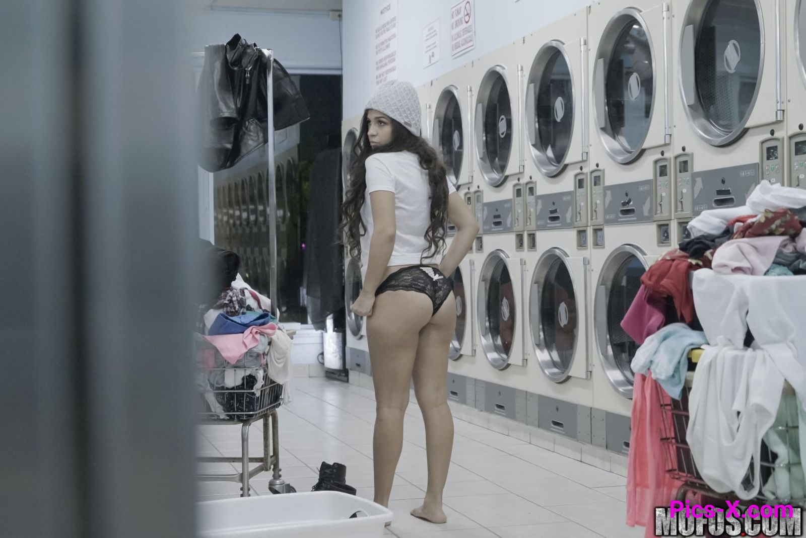 Latina Gets Facial In Laundromat - Pervs On Patrol - Image 8