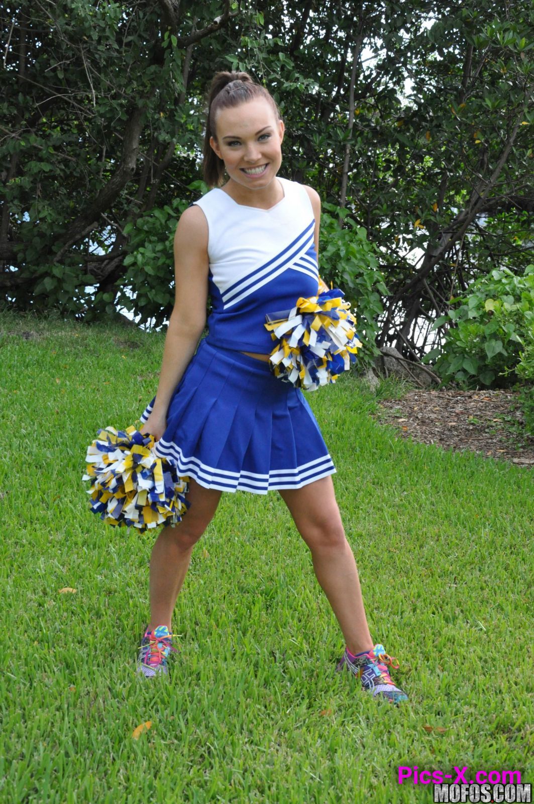 Cheerleader Teen Home Video - I Know That Girl - Image 2