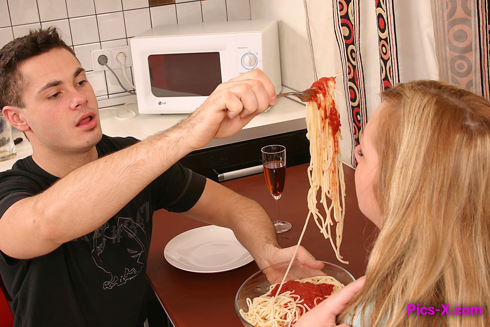 1600px x 1067px - Pasta Freak Patricia Uses Cock as Breadsticks! - Food Bangers | Pics-X