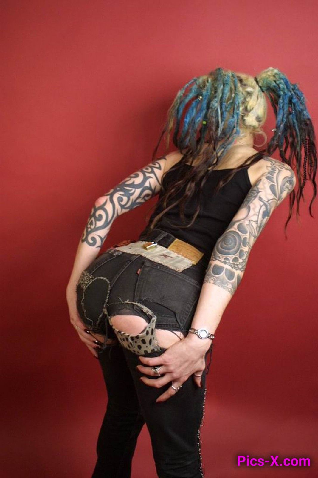 Blue haired punk hottie peeling out of her clothes to pose - Punk Rock Girlfriend - Image 10