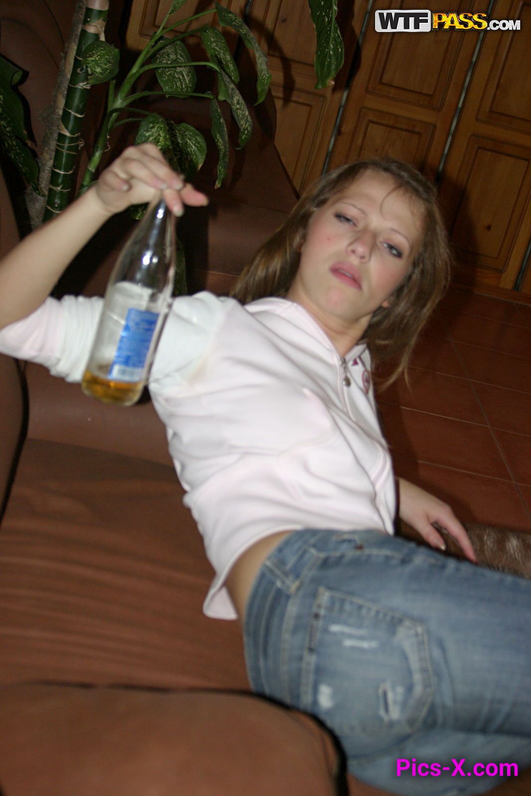 Weekend bash with sexy college chicks, part 3 - College Fuck Parties - Image 10