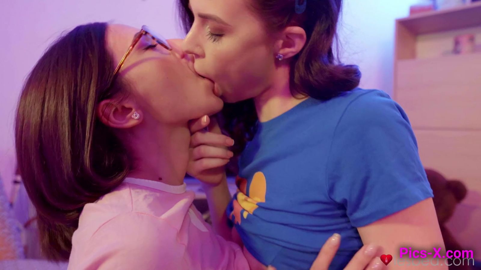 Teen lesbians facesitting orgasm - Lesbea - Image 6