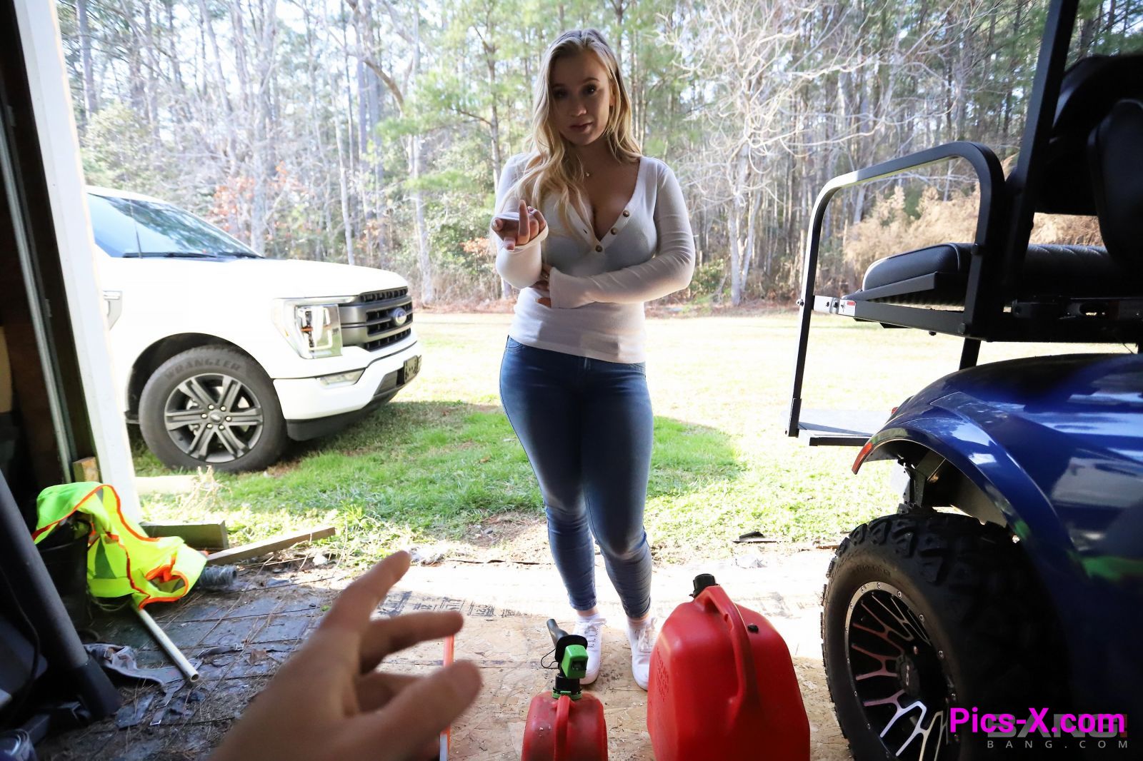 Bailey Brooke Fucks The Guys She's Helping With His Car - Image 9