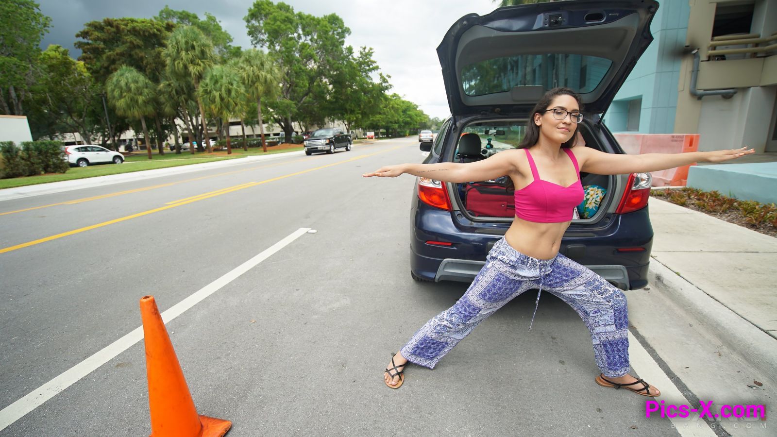 Xaya Lovelle is a hippie chick that will fuck to get her car fixed - Image 2