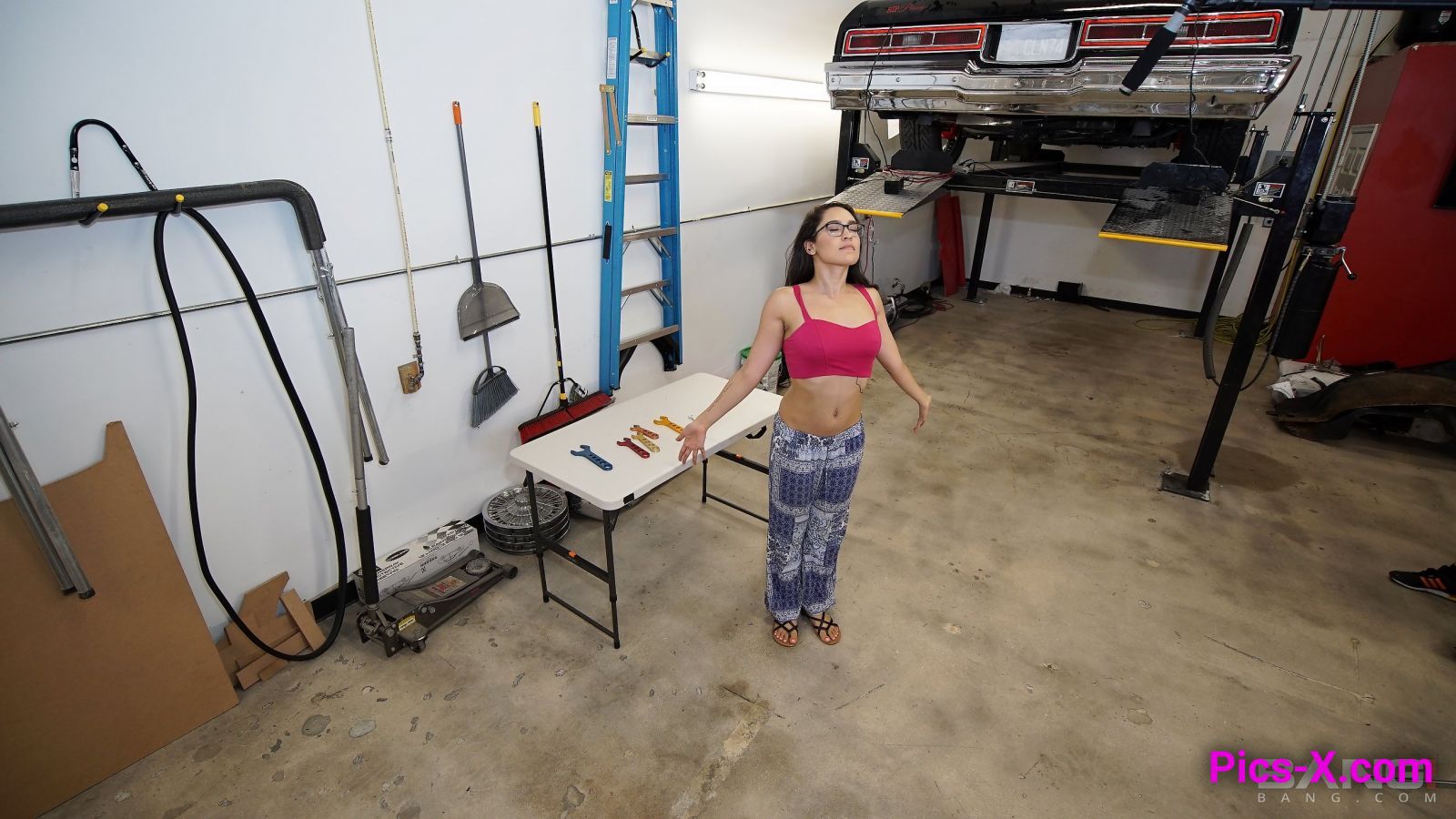 Xaya Lovelle is a hippie chick that will fuck to get her car fixed - Image 25