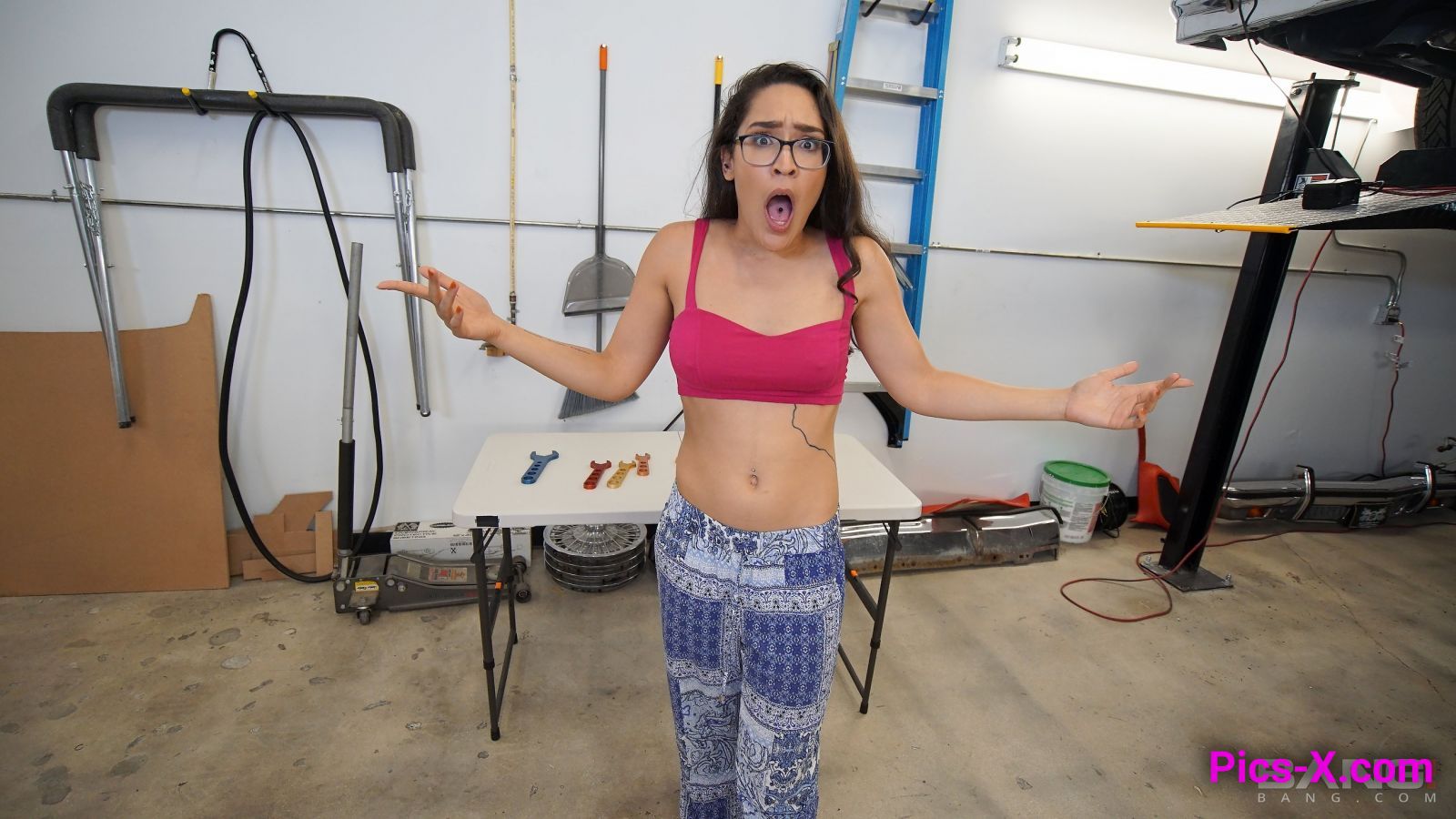 Xaya Lovelle is a hippie chick that will fuck to get her car fixed - Image 32