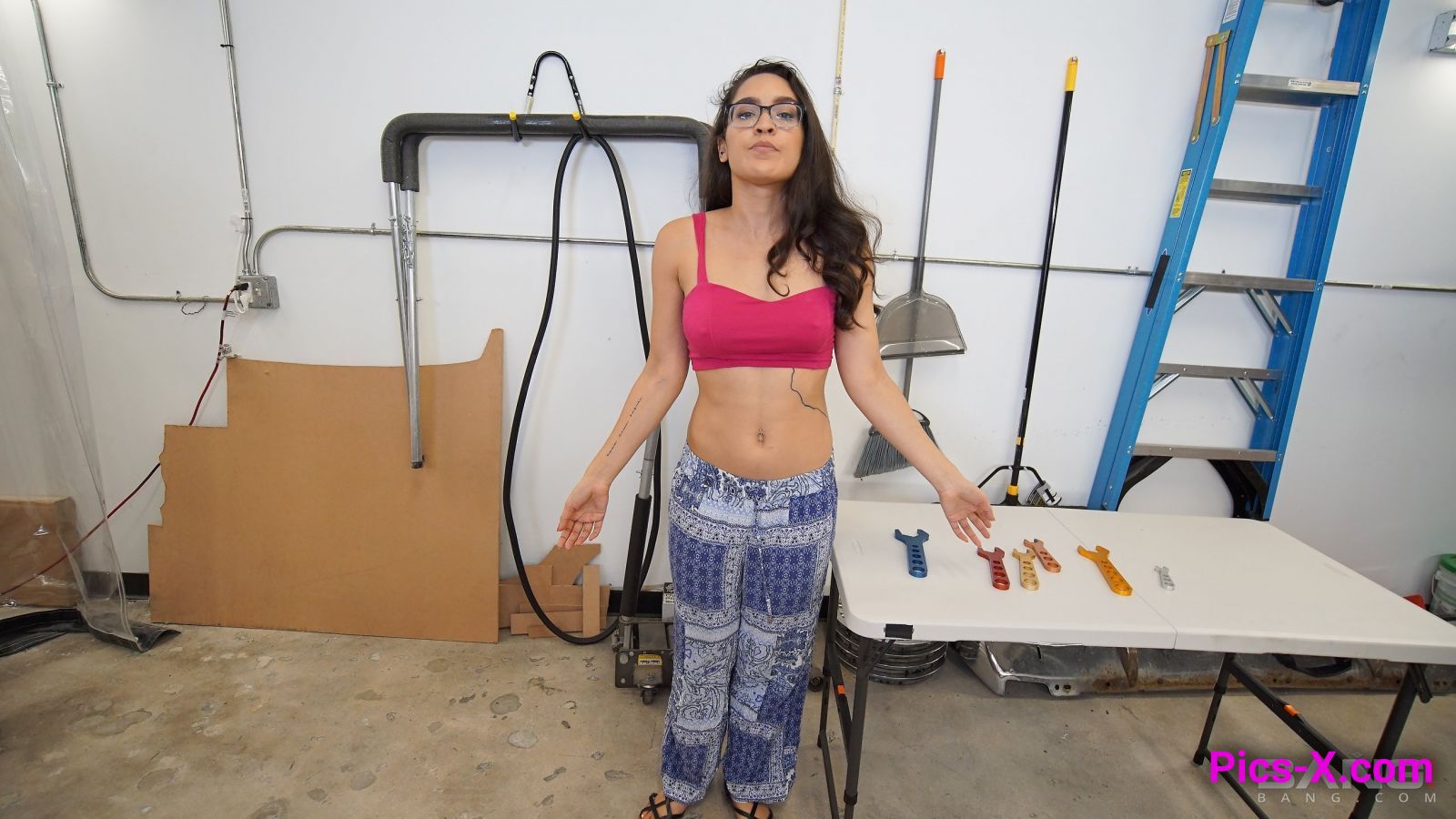 Xaya Lovelle is a hippie chick that will fuck to get her car fixed - Image 39