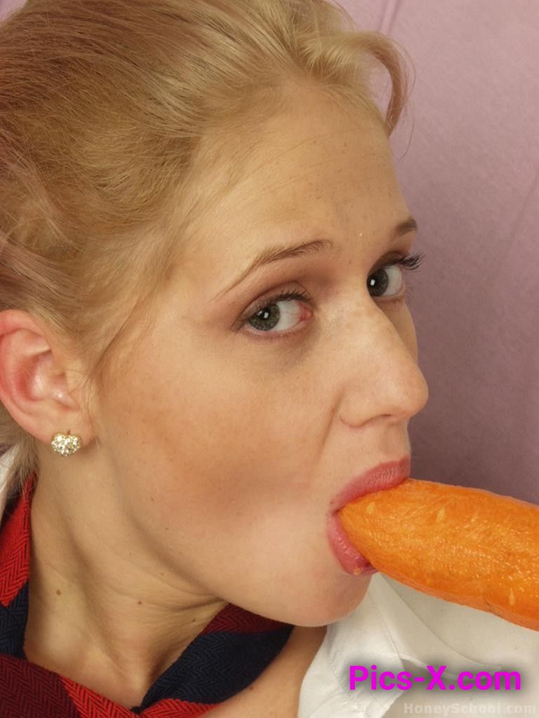 Kelly White Likes Big Carrots - Image 37